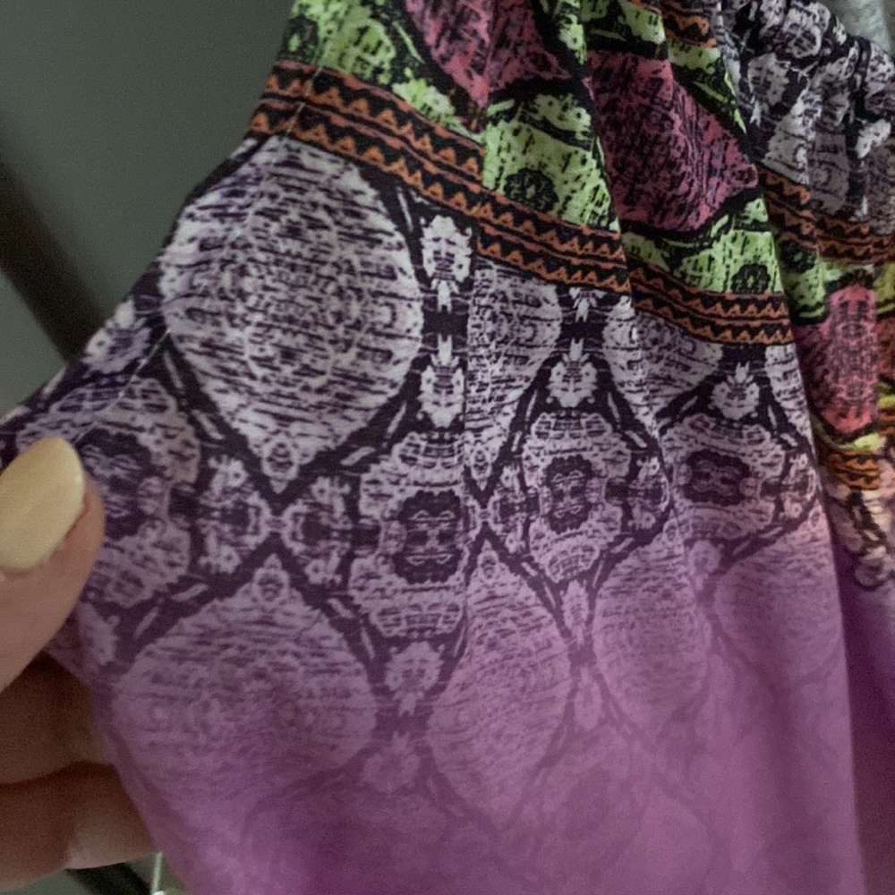 Fun summer top! - Picture 3 of 3